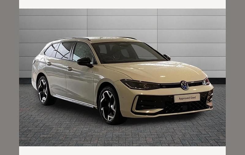 Used VW Passat R-line 272 HP (200 kW) 2024 Pure white Estate