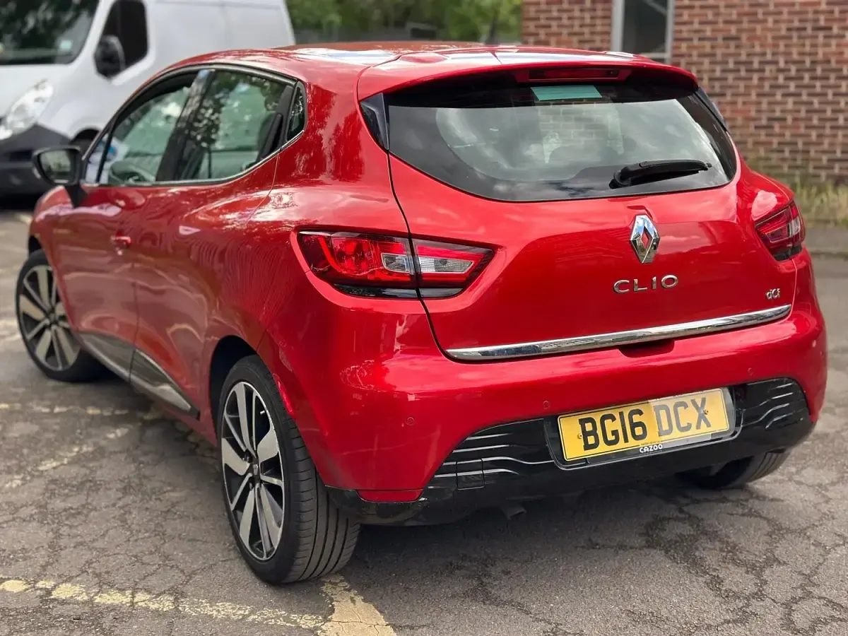 Używany Renault Clio IV Dynamique 90 KM (66 kW) 2016 Czerwony Hatchback