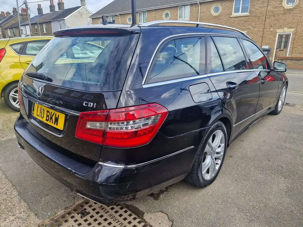 Used Mercedes E220 Executive 170 HP (125 kW) 2012 Black Estate