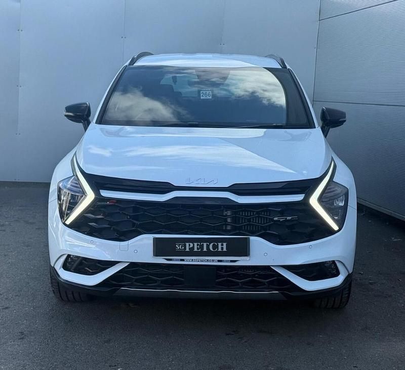 White Used 2025 Kia Sportage GT-Line SUV | £27,495 (Super price) - Image 1/4