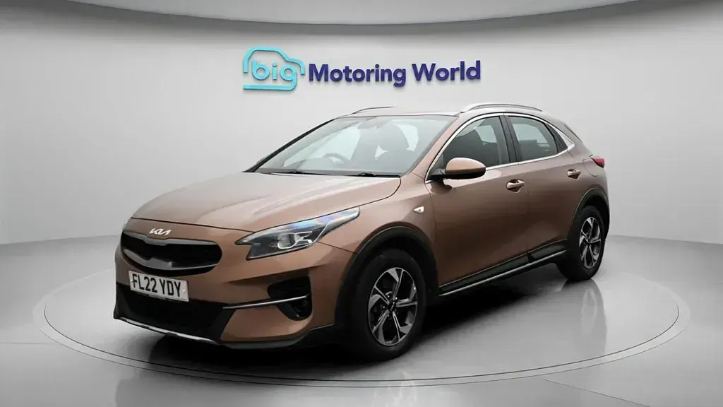 Usado Kia XCeed 118 HP (86 kW) 2022 Castanho SUV