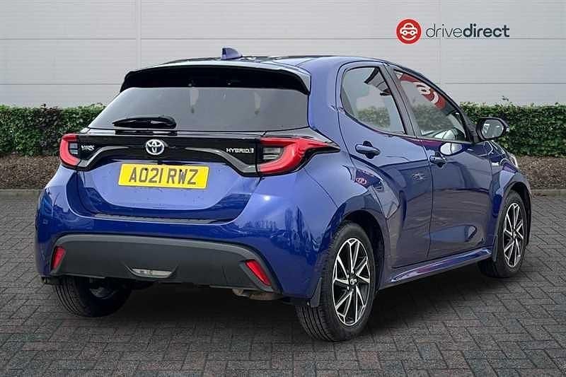 Used Toyota Yaris Hybrid Design 116 HP (85 kW) 2021 Blue Hatchback