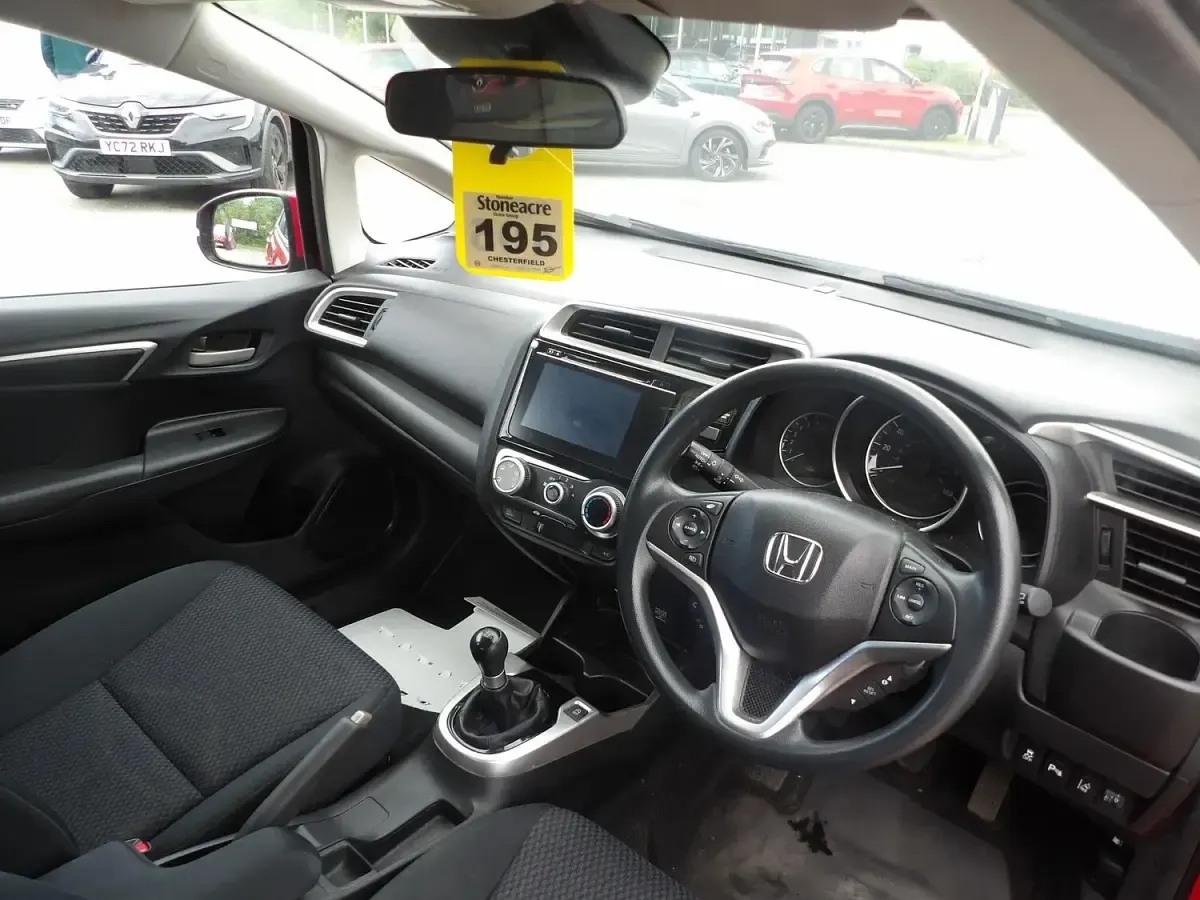 Used Honda Jazz SE 102 HP (75 kW) 2018 Red Hatchback