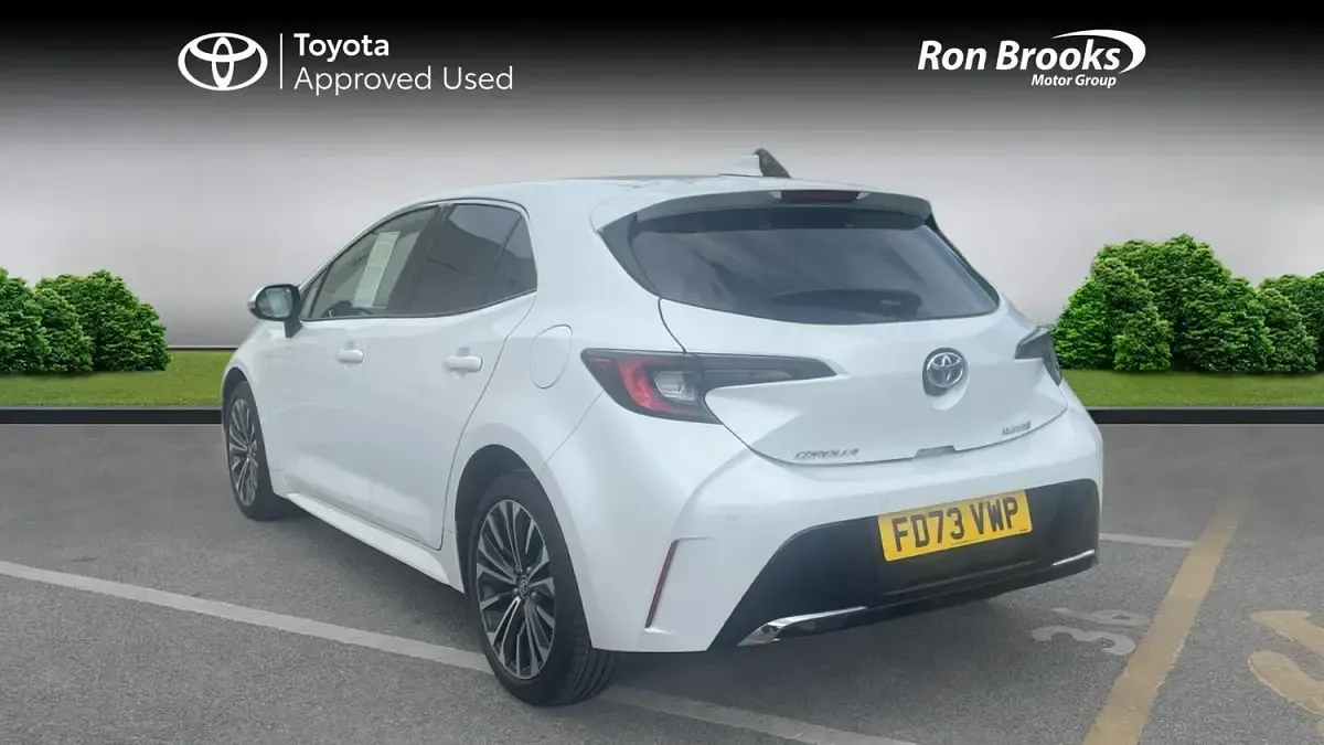Used Toyota Corolla Design 2023 White Hatchback