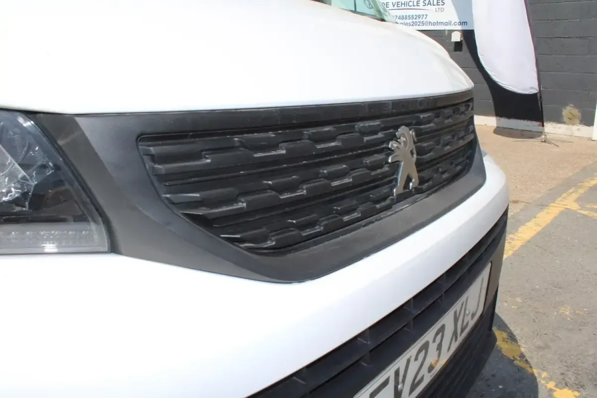 Used Peugeot Partner Premium 102 HP (75 kW) 2023 White MPV