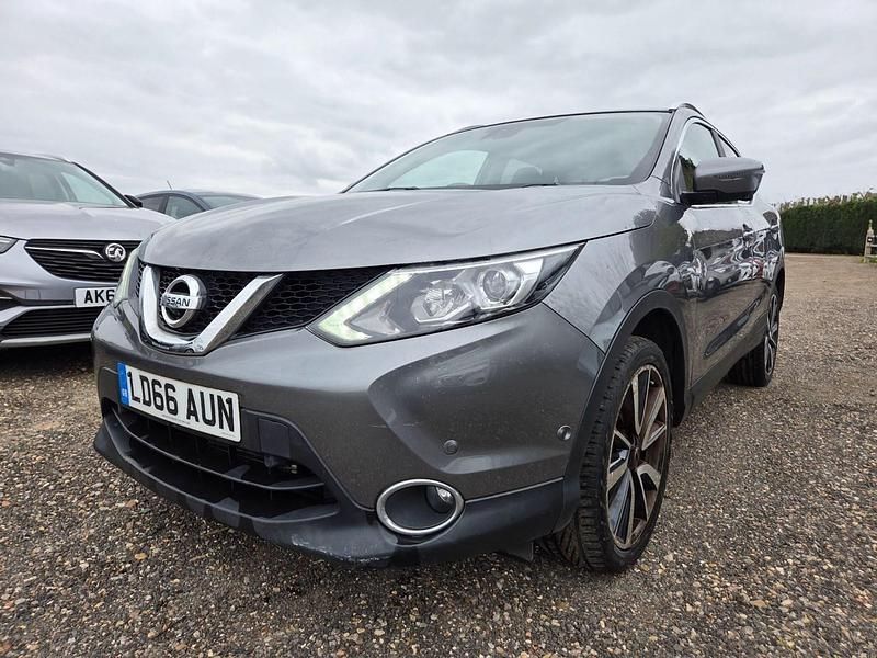 Used Nissan Qashqai S 115 HP (84 kW) 2016 Grey SUV
