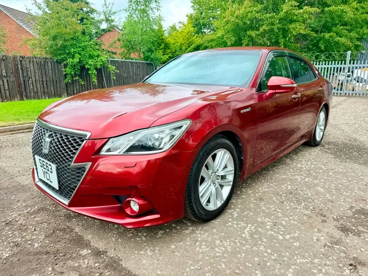 Used Toyota Crown 178 HP (130 kW) 2013 Brown Sedan
