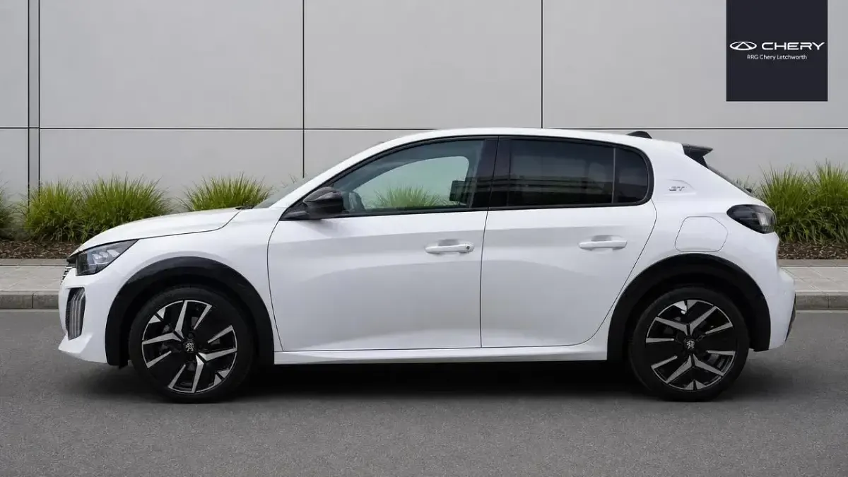 Used Peugeot 208 GT 99 HP (72 kW) 2025 White Hatchback