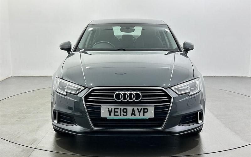 Usado Audi A3 Sport 150 CV (110 kW) 2019 Gris Berlina