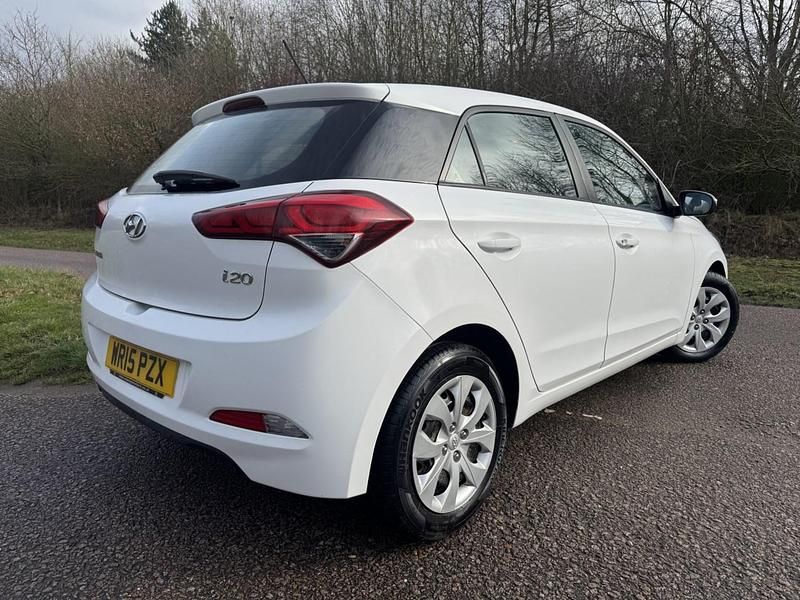 Used Hyundai i20 2015 White Hatchback