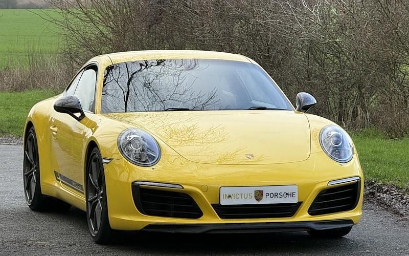 Used Porsche 911 370 HP (272 kW) 2018 Yellow Coupe
