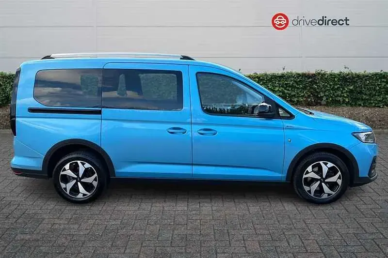 Used Ford Grand Tourneo Connect Active 122 HP (89 kW) 2023 Blue MPV