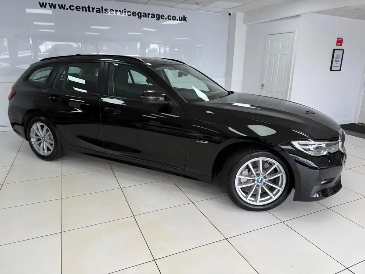 Used BMW 330e Impressive 288 HP (211 kW) 2022 Black Estate