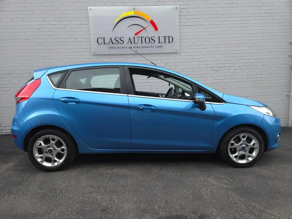 Used Ford Fiesta Zetec 96 HP (70 kW) 2012 Blue Hatchback