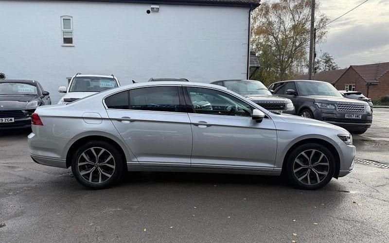 Used VW Passat SEL 150 HP (110 kW) 2020 Silver Sedan