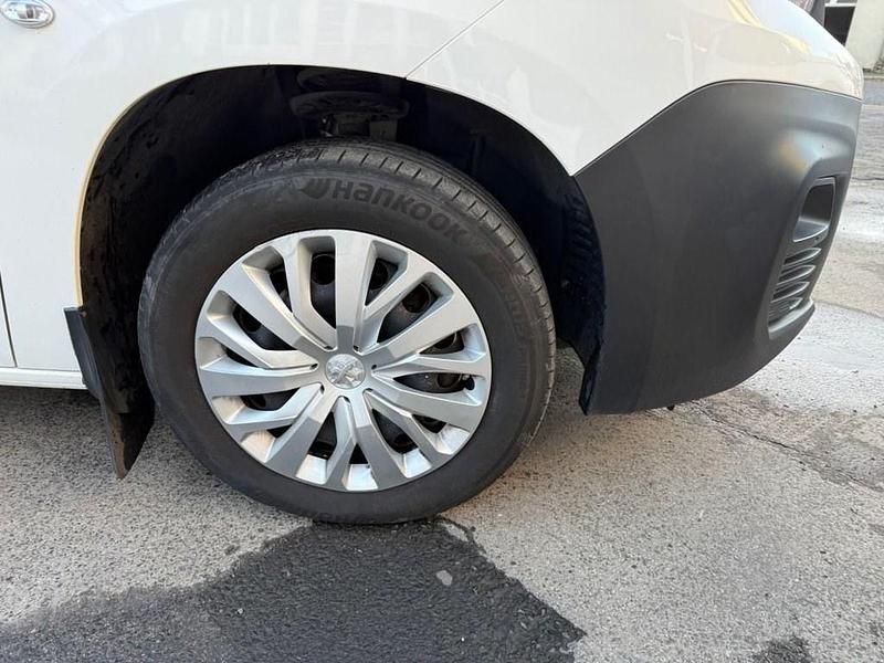 Used Peugeot Partner 131 HP (96 kW) 2022 White MPV