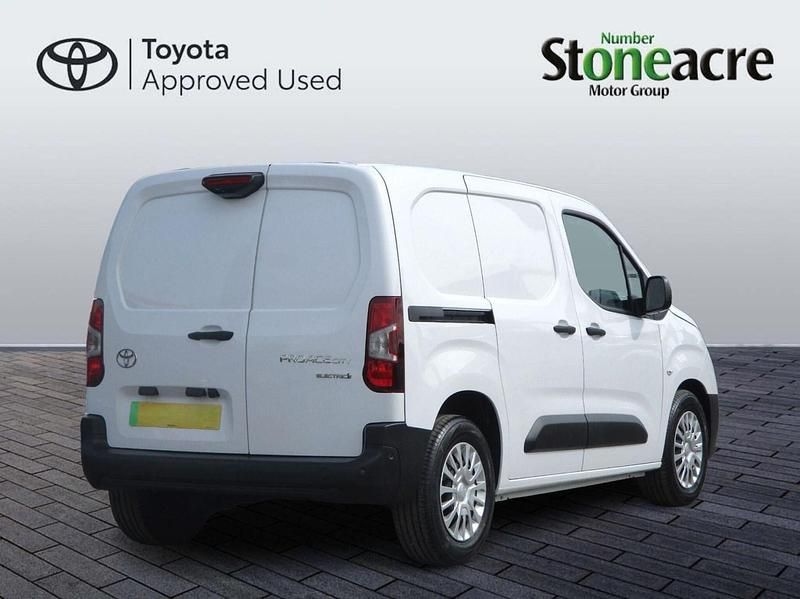 Used Toyota Proace 100 kW (136 HP) 2025 White MPV