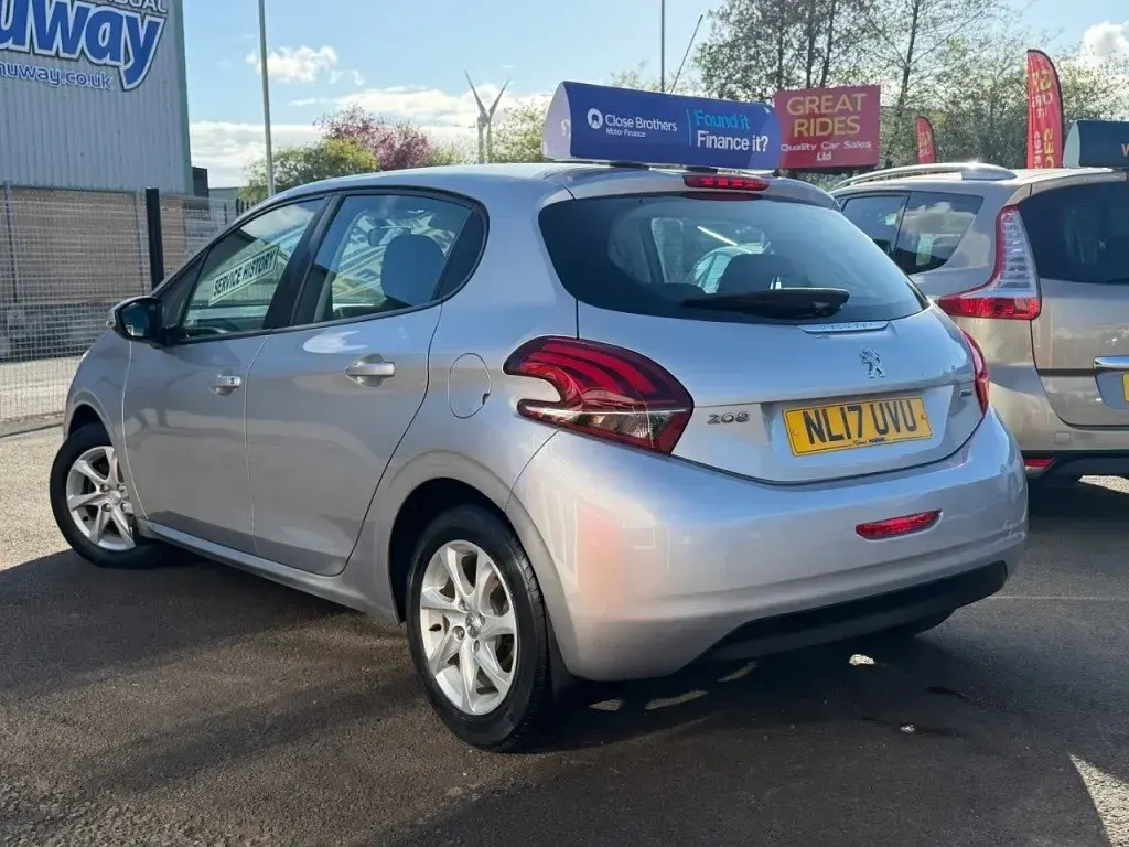 Gebraucht Peugeot 208 Active 2017 Silber Kleinwagen