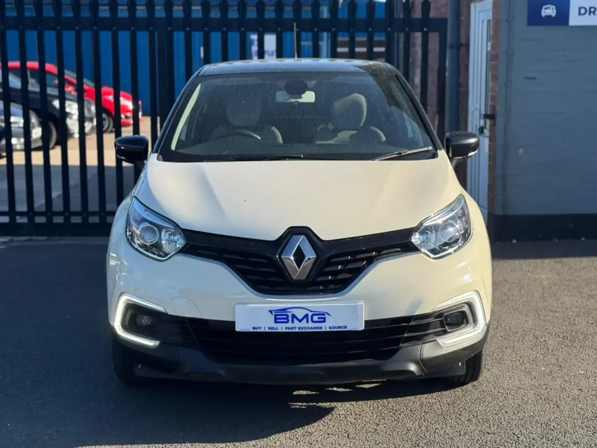 Second-hand Renault Captur Iconic 90 CP (66 kW) 2018 Bej SUV