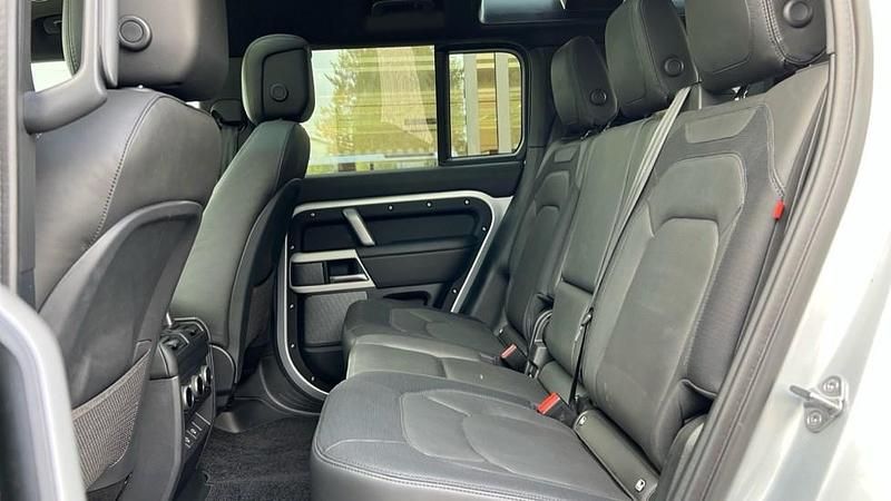 Used Land Rover Defender HSE Dynamic 300 HP (220 kW) 2024 Silver SUV