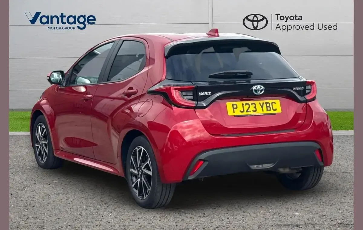 Used Toyota Yaris Design 113 HP (83 kW) 2023 Red Hatchback