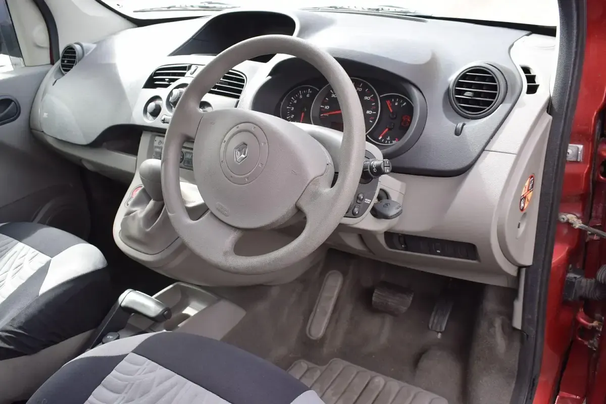 Used Renault Kangoo Expression 106 HP (77 kW) 2010 Red MPV