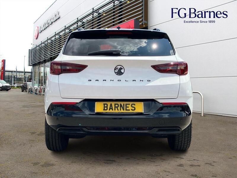 White Used 2022 Vauxhall Grandland X SRi SUV | £17,999 (Expensive) - Image 1/3