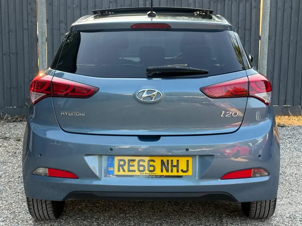Used Hyundai i20 Premium SE 90 HP (66 kW) 2016 Blue Hatchback