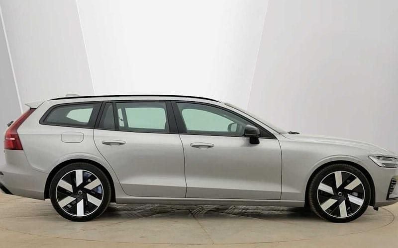 Usado Volvo V60 Plus 349 HP (256 kW) 2025 Carrinha