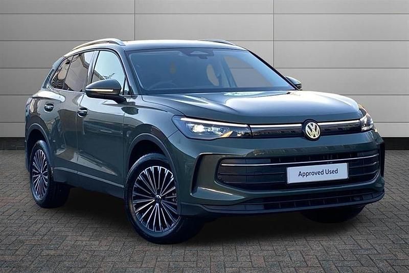 New VW Tiguan Match 150 HP (110 kW) 2025 Cipressino green SUV