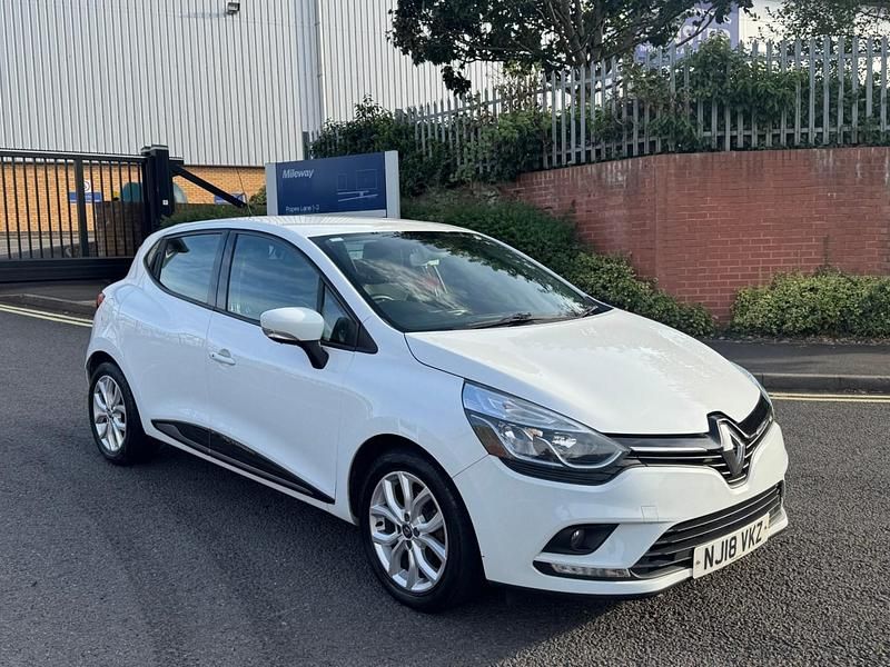 White Used 2018 Renault Clio IV Dynamique Hatchback | £4,695 (Good price) - Image 1/4