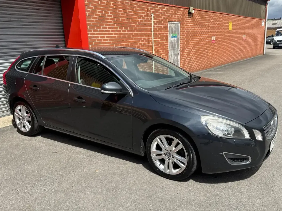 Used Volvo V60 SE Lux 115 HP (84 kW) 2011 Grey Estate