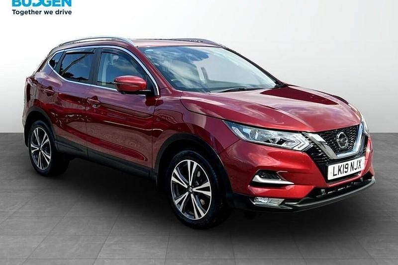 Red Used 2019 Nissan Qashqai N-Connecta SUV | £14,280 (Good price) - Image 1/1