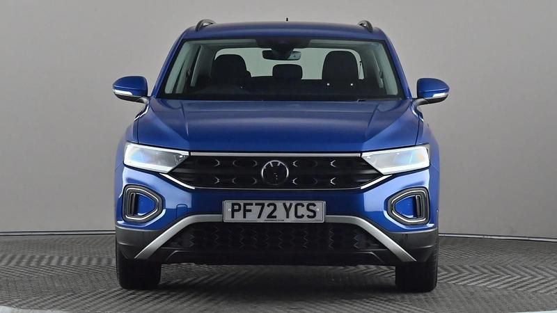 Used VW T-Roc Life 110 HP (80 kW) 2023 Blue SUV