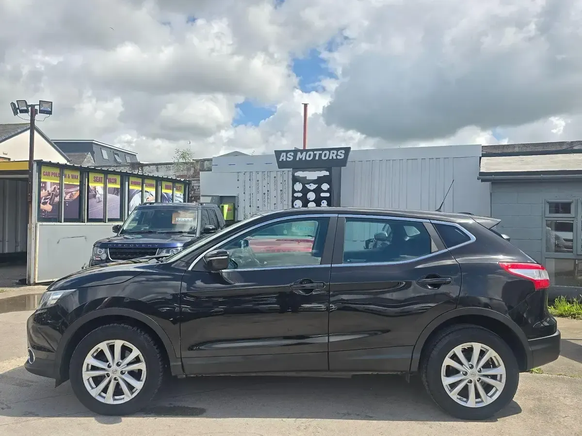 Used Nissan Qashqai Acenta 130 HP (95 kW) 2014 Black SUV