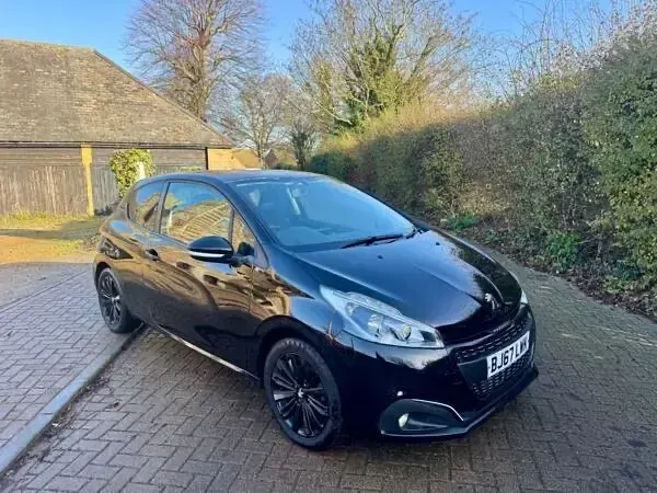 Begagnad Peugeot 208 2017 Svart Halvkombi