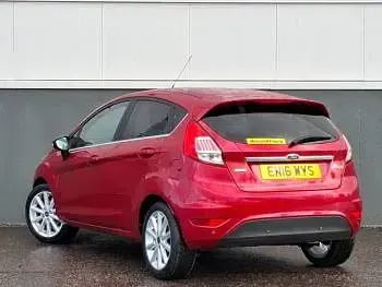 Used Ford Fiesta Titanium 100 HP (73 kW) 2016 Red Hatchback