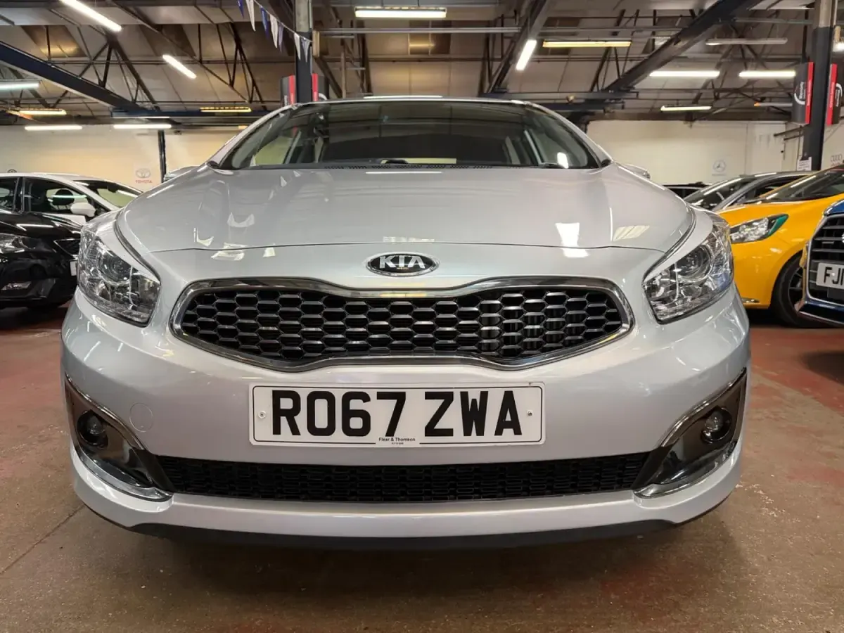 Używany Kia Ceed 2018 Srebrny Hatchback