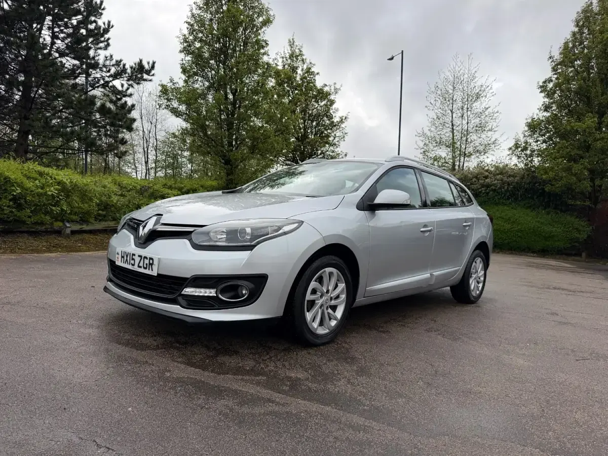 Usado Renault Mégane GrandTour Dynamique 2015 Prateado Carrinha