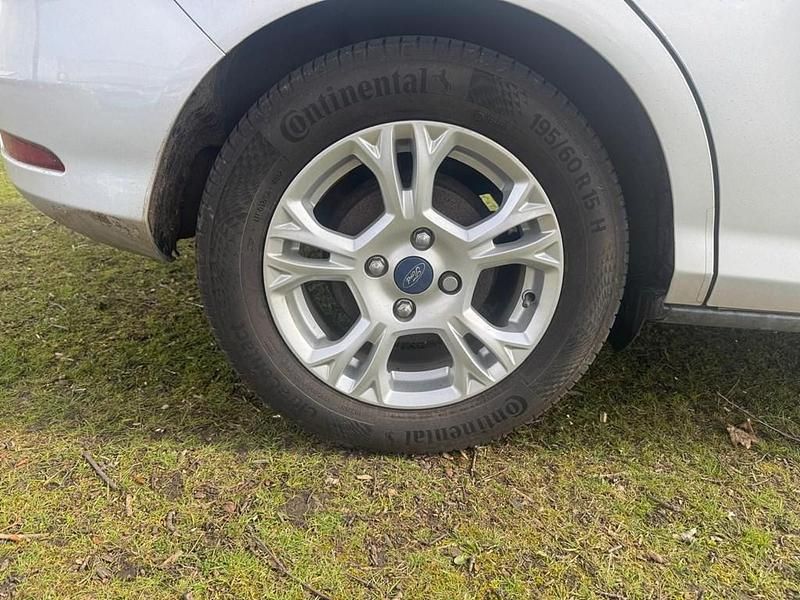 Used Ford B-MAX Zetec 100 HP (73 kW) 2018 Silver MPV