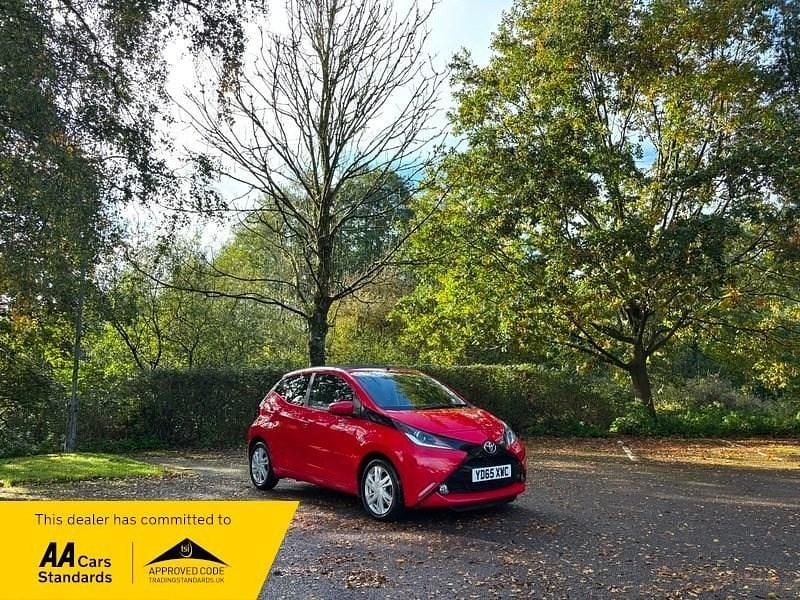 Red Used 2015 Toyota Aygo x-press Hatchback | £6,750 (Fair price) - Image 1/3