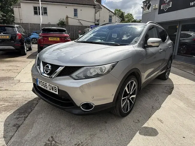 Used Nissan Qashqai Tekna 2016 Silver SUV