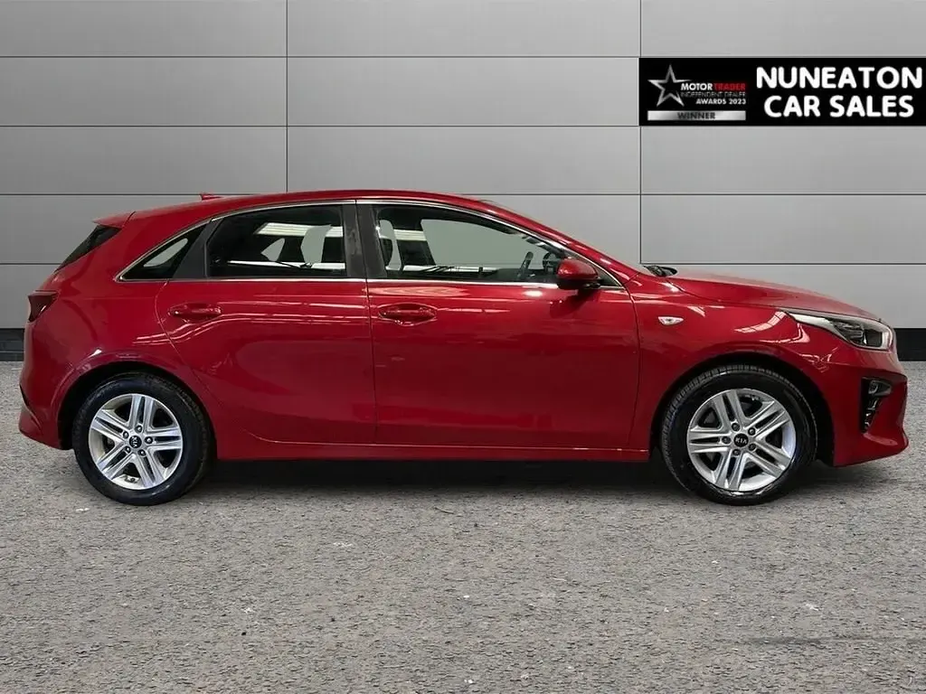 Usado Kia Ceed 114 CV (83 kW) 2019 Rojo Utilitario