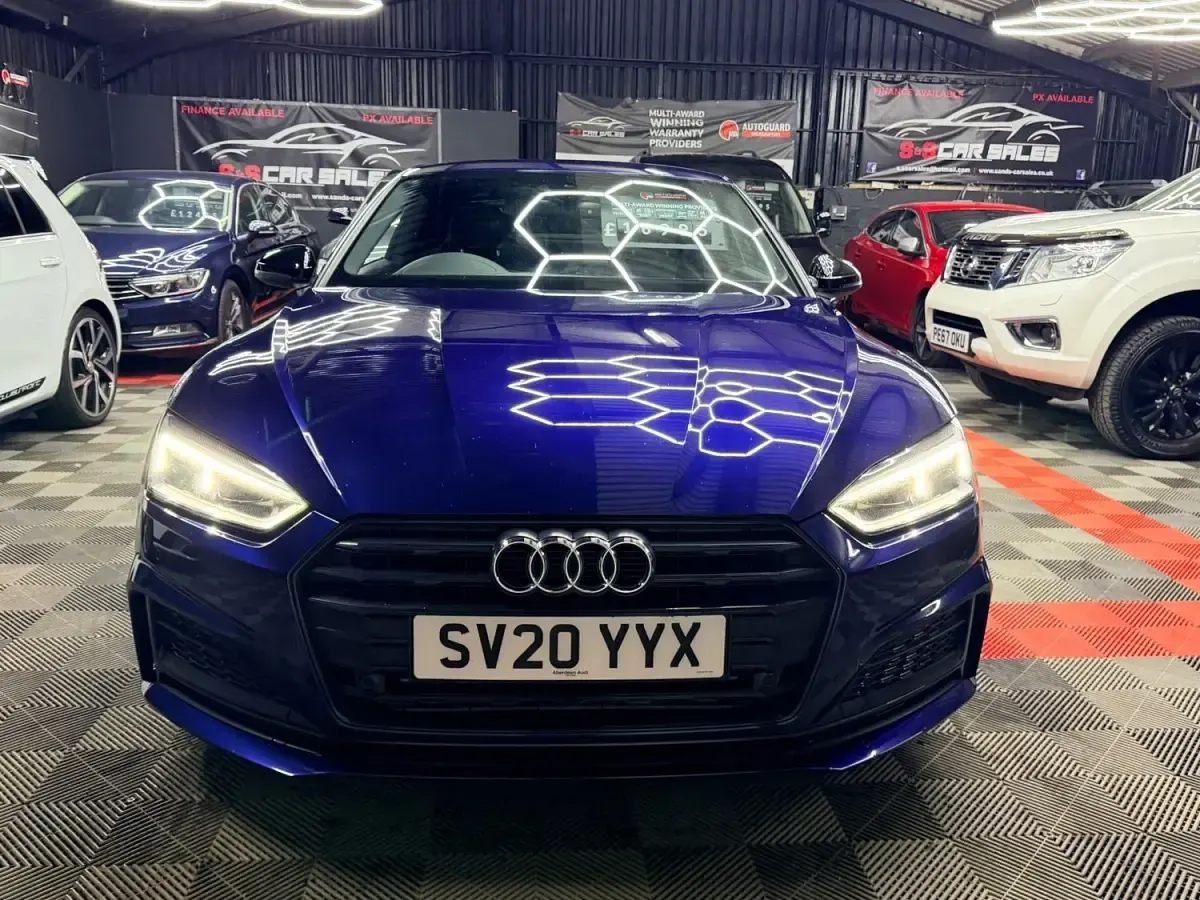 Begagnad Audi A5 Black Edition 150 HK (110 kW) 2020 Blå Sportkupé