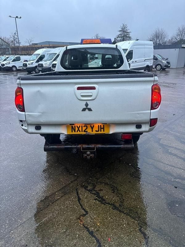 Used Mitsubishi L200 134 HP (98 kW) 2012 White Pickup