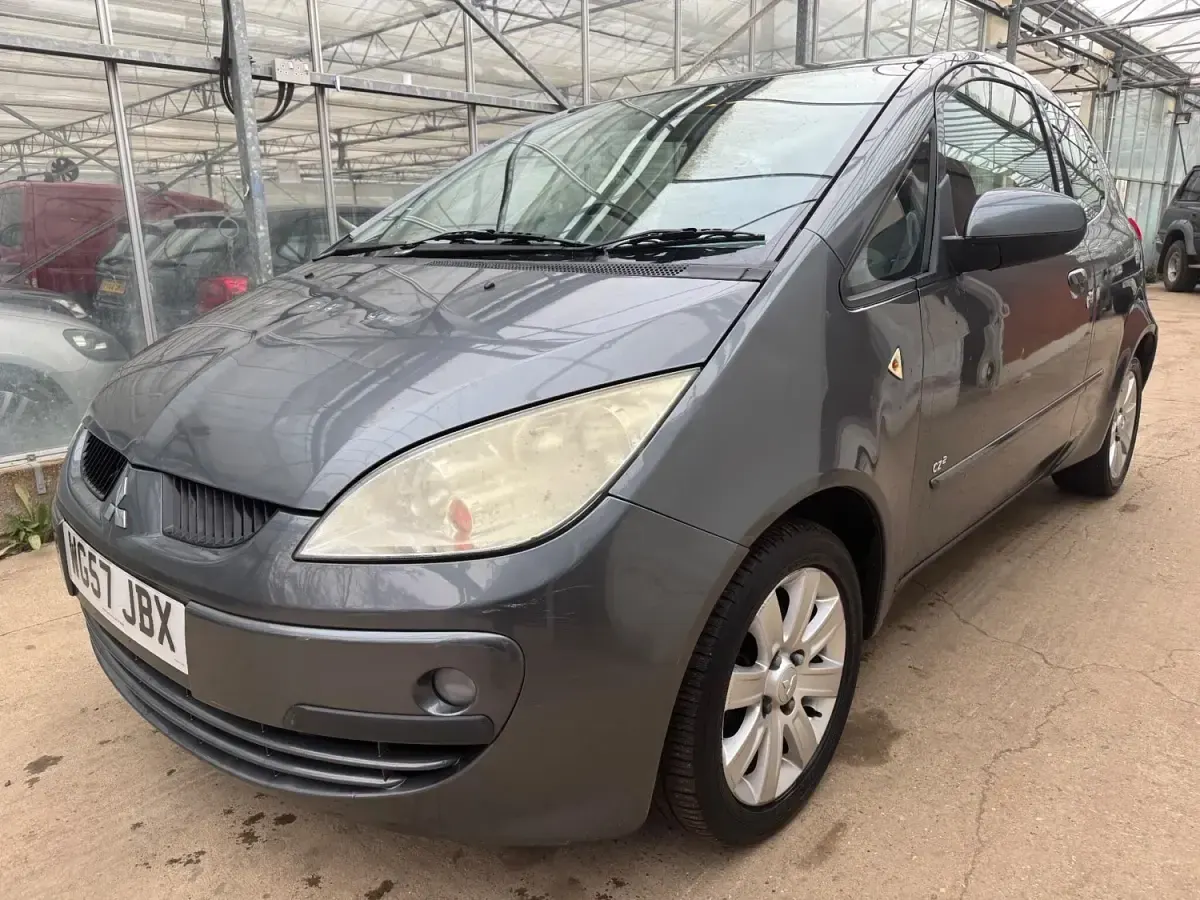 Begagnad Mitsubishi Colt 95 HK (69 kW) 2007 Grå Halvkombi