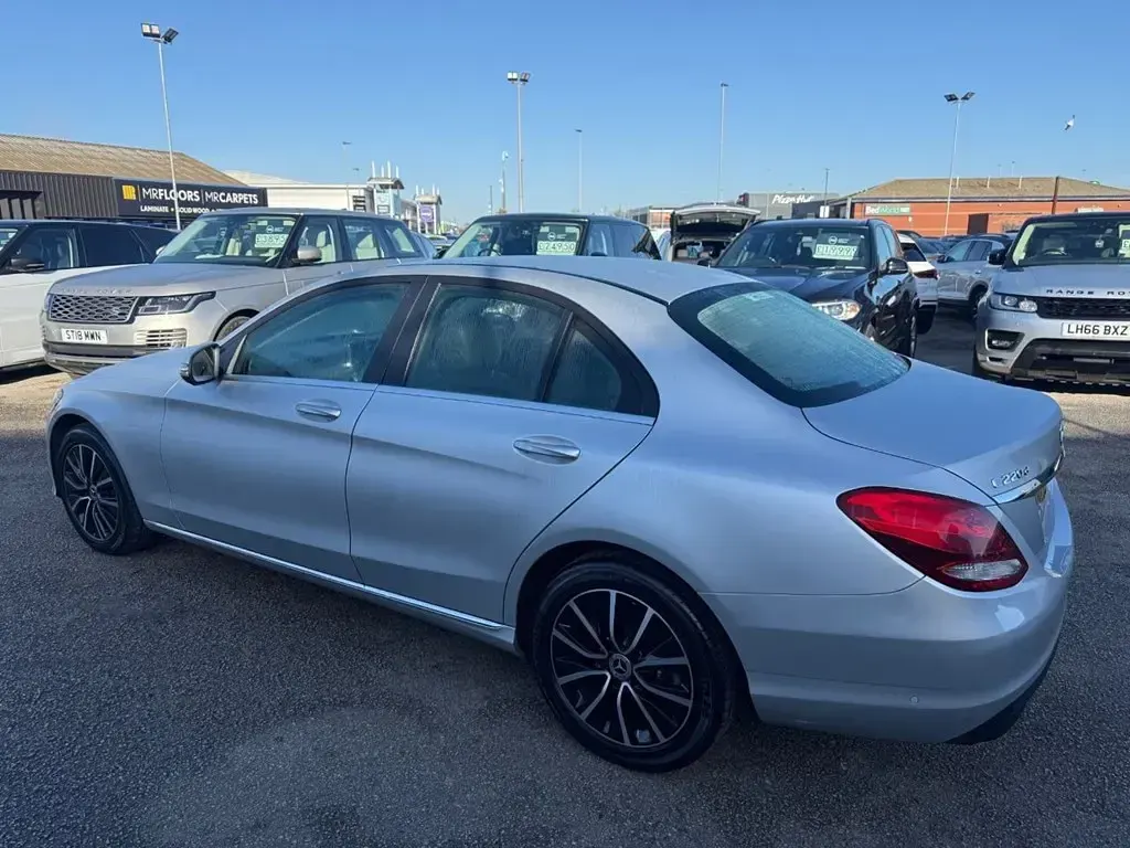 Używany Mercedes C220 SE 194 KM (142 kW) 2019 Srebrny Sedan/Limuzyna