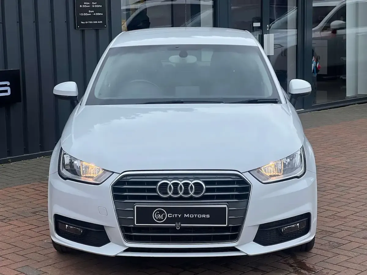 Used Audi A1 Sportback Sport 125 HP (91 kW) 2017 White Hatchback