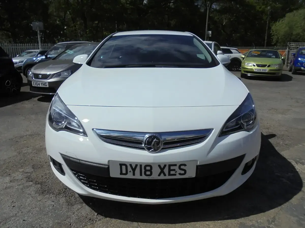 Used Vauxhall Astra GTC SRi 2018 White Hatchback