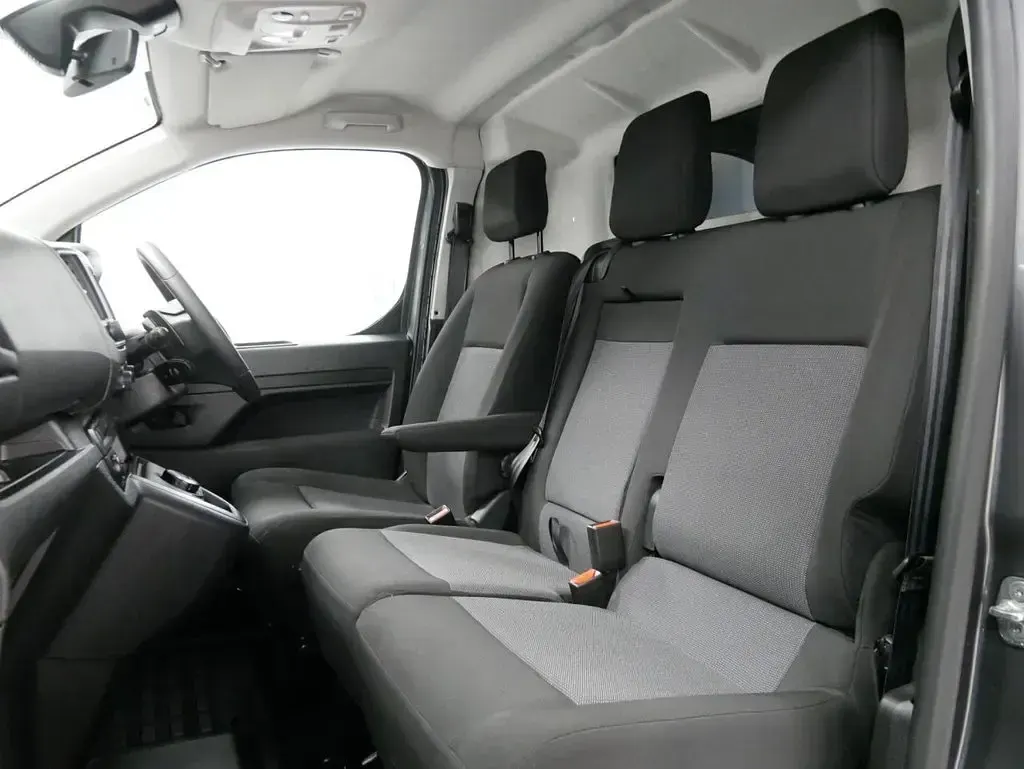 Używany Peugeot Expert Premium 145 KM (106 kW) 2024 Szary Van